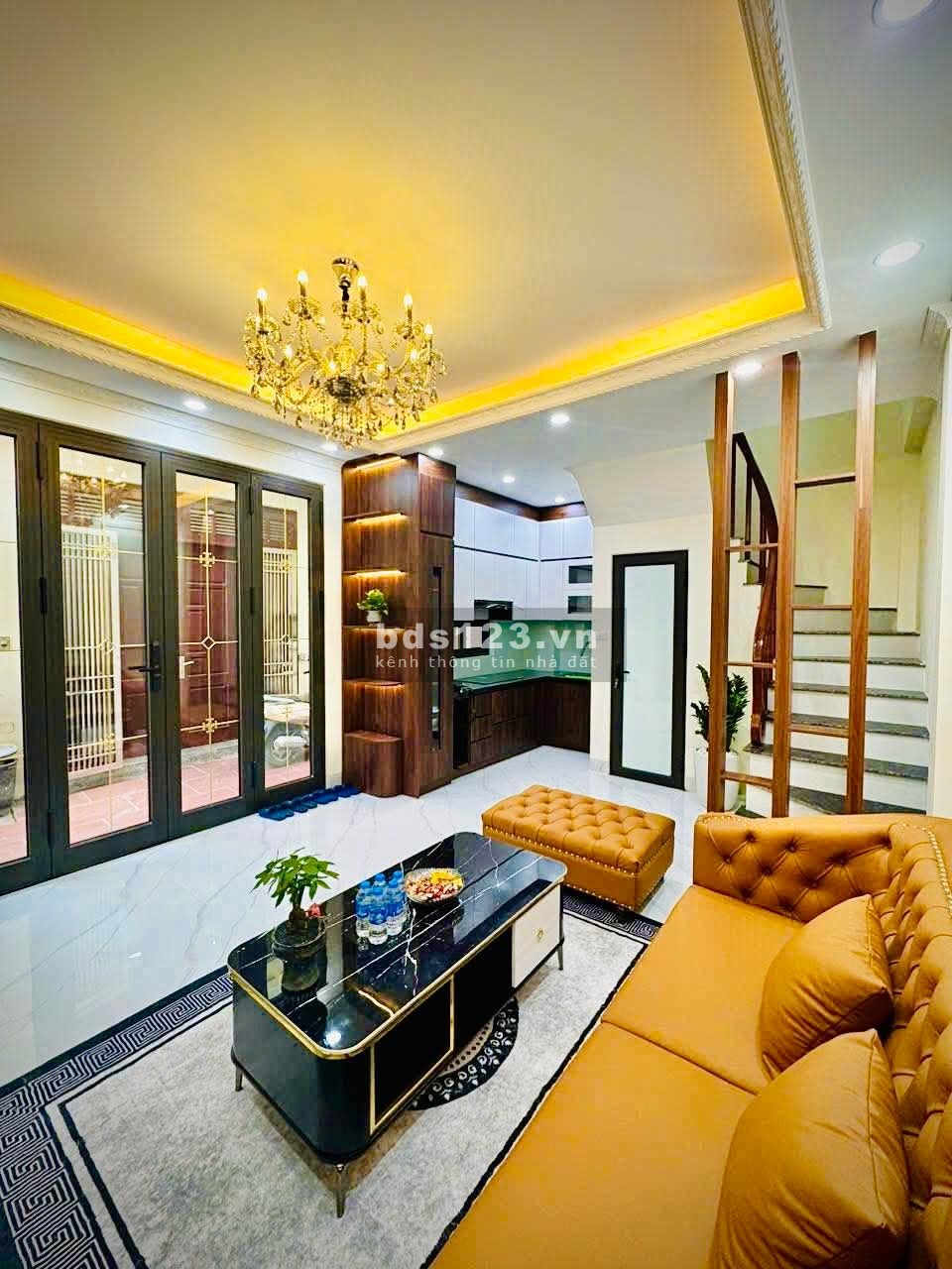 Nhà mới nhỉnh 6đ, tiện ích bạt ngàn, Ô tô đỗ cửa, gần Aeon mall LB