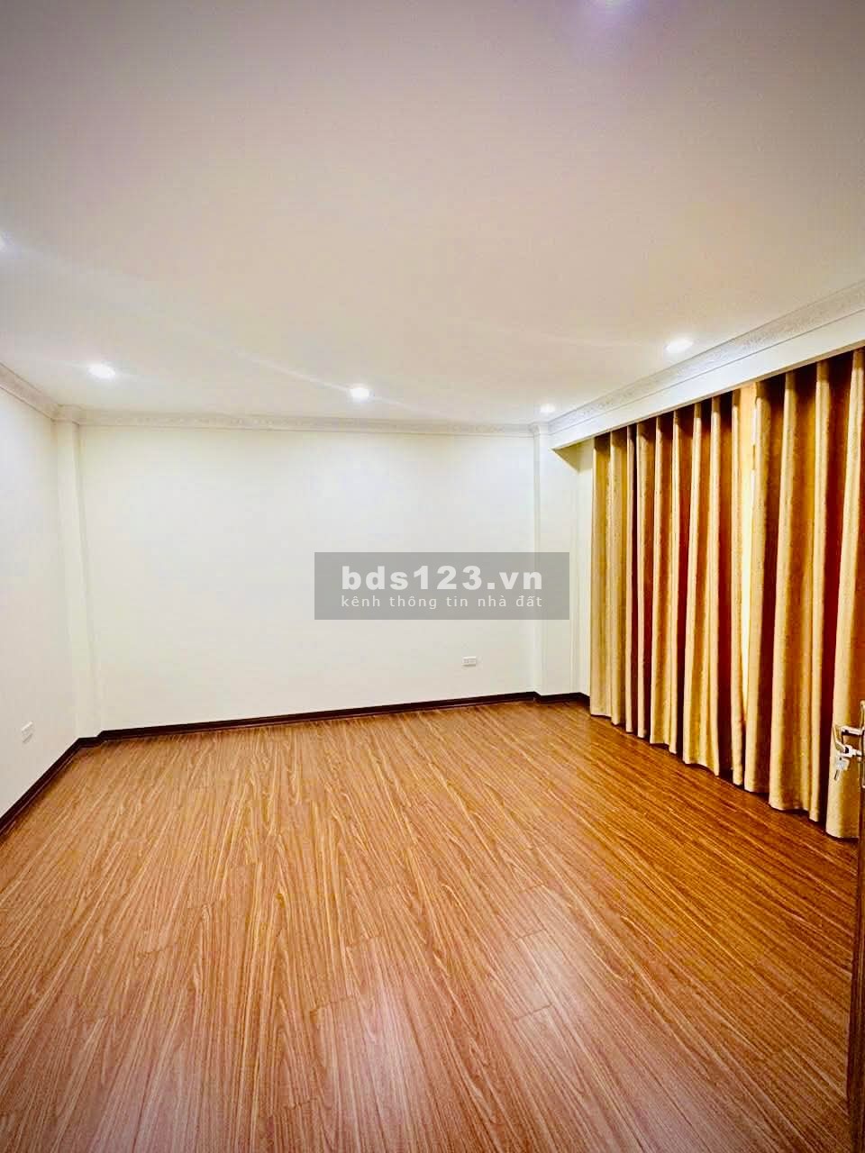 Nhà mới nhỉnh 6đ, tiện ích bạt ngàn, Ô tô đỗ cửa, gần Aeon mall LB