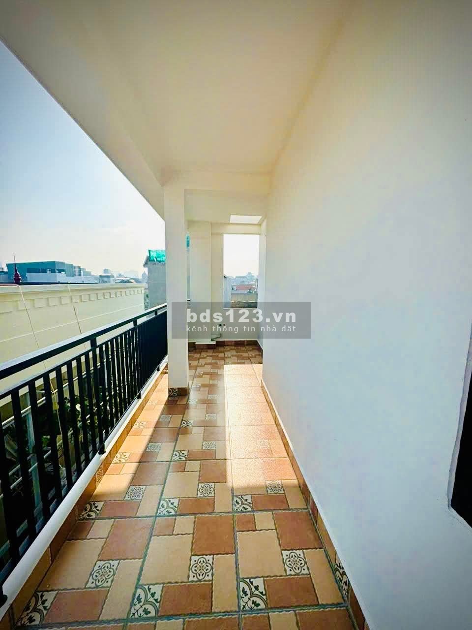 Nhà mới nhỉnh 6đ, tiện ích bạt ngàn, Ô tô đỗ cửa, gần Aeon mall LB