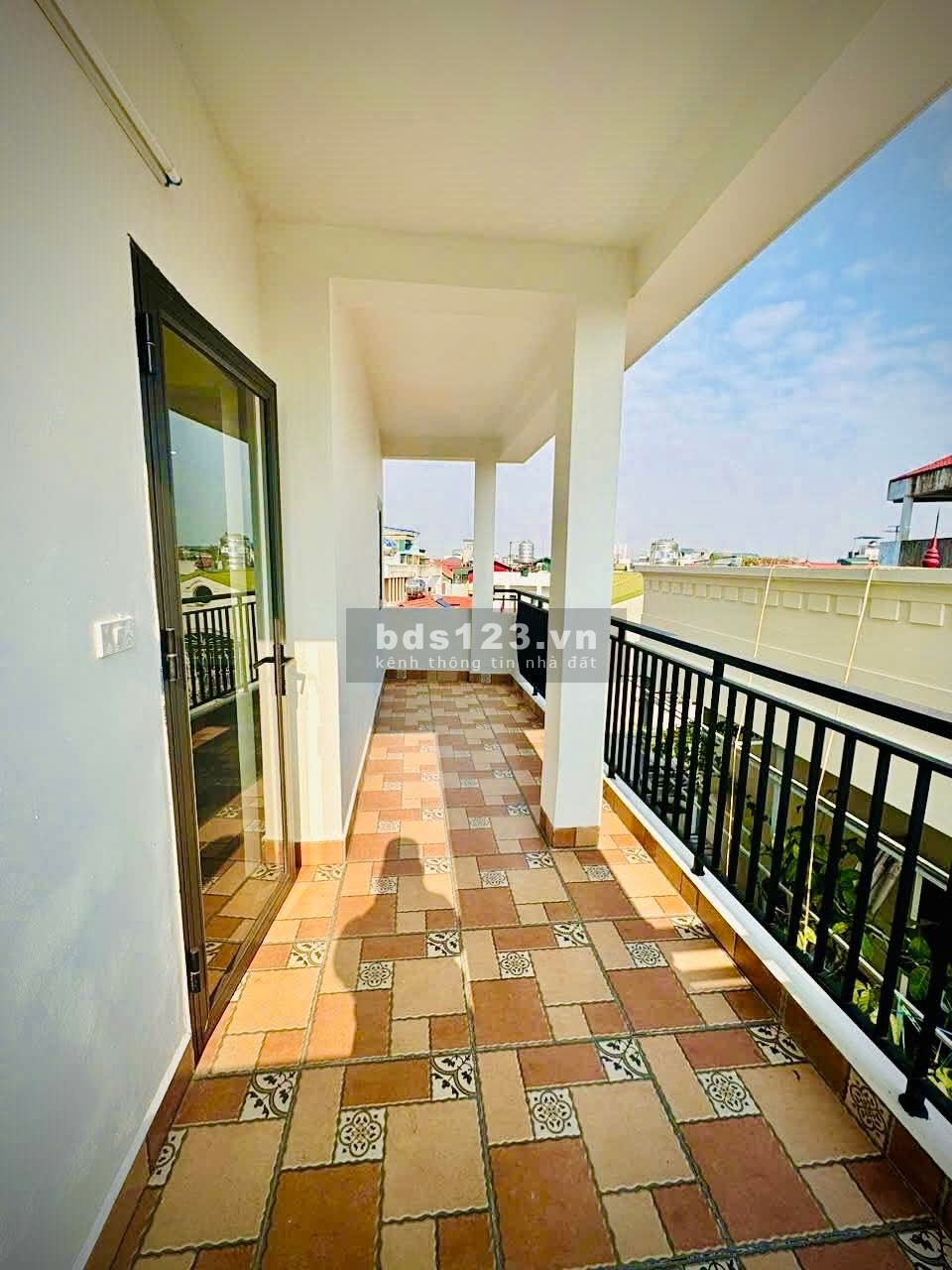 Nhà mới nhỉnh 6đ, tiện ích bạt ngàn, Ô tô đỗ cửa, gần Aeon mall LB
