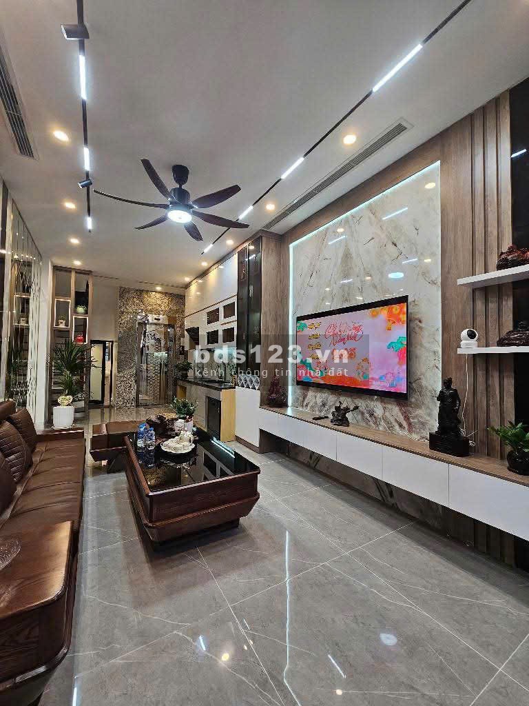 Trung tâm quận Hoàng Mai - Gần hồ Đền Lừ - 38m - 5 tầng – Sẵn sổ đỏ, nội thất