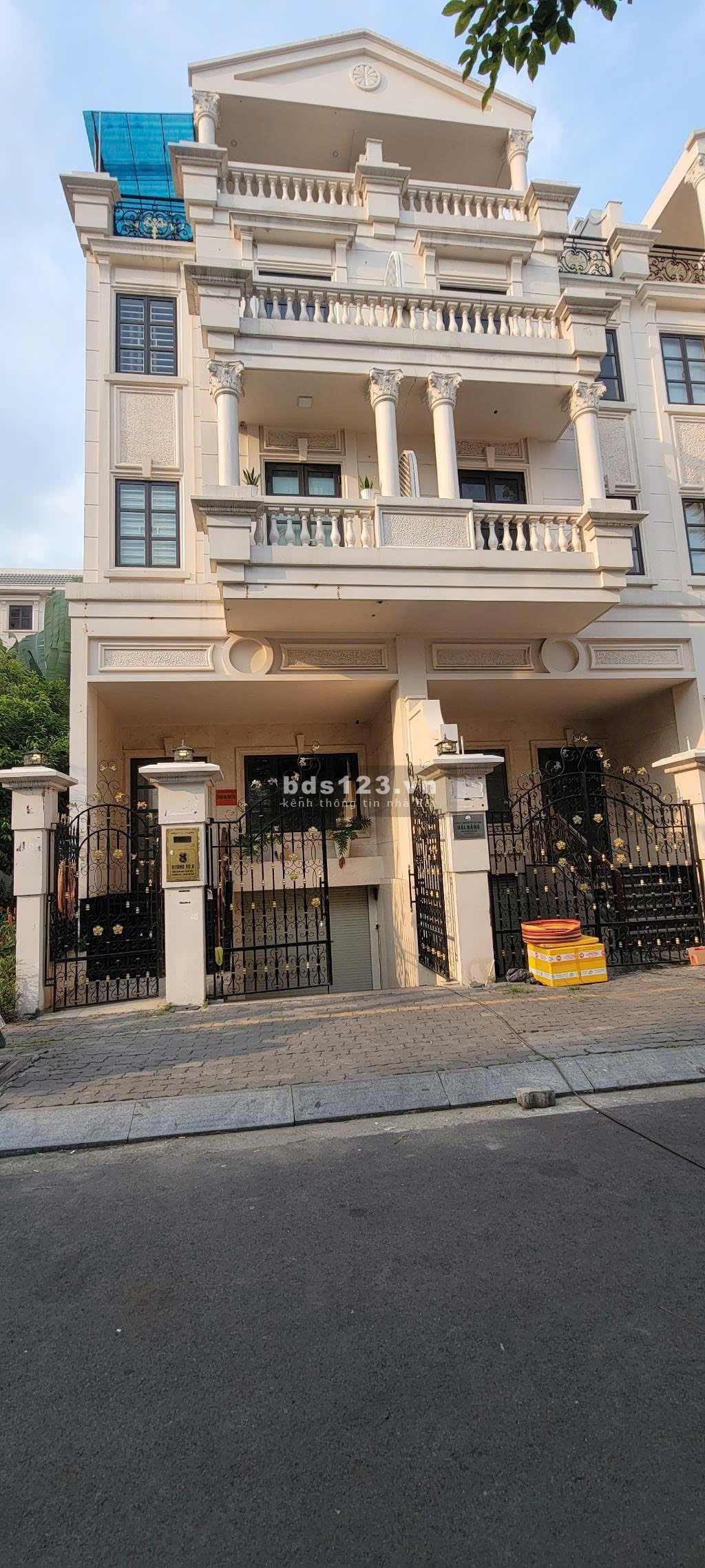 Bán nhà MT lô biên, 2 MT thoáng, 5 tầng hoàn công, sổ hồng riêng cực hiếm trong tầm giá