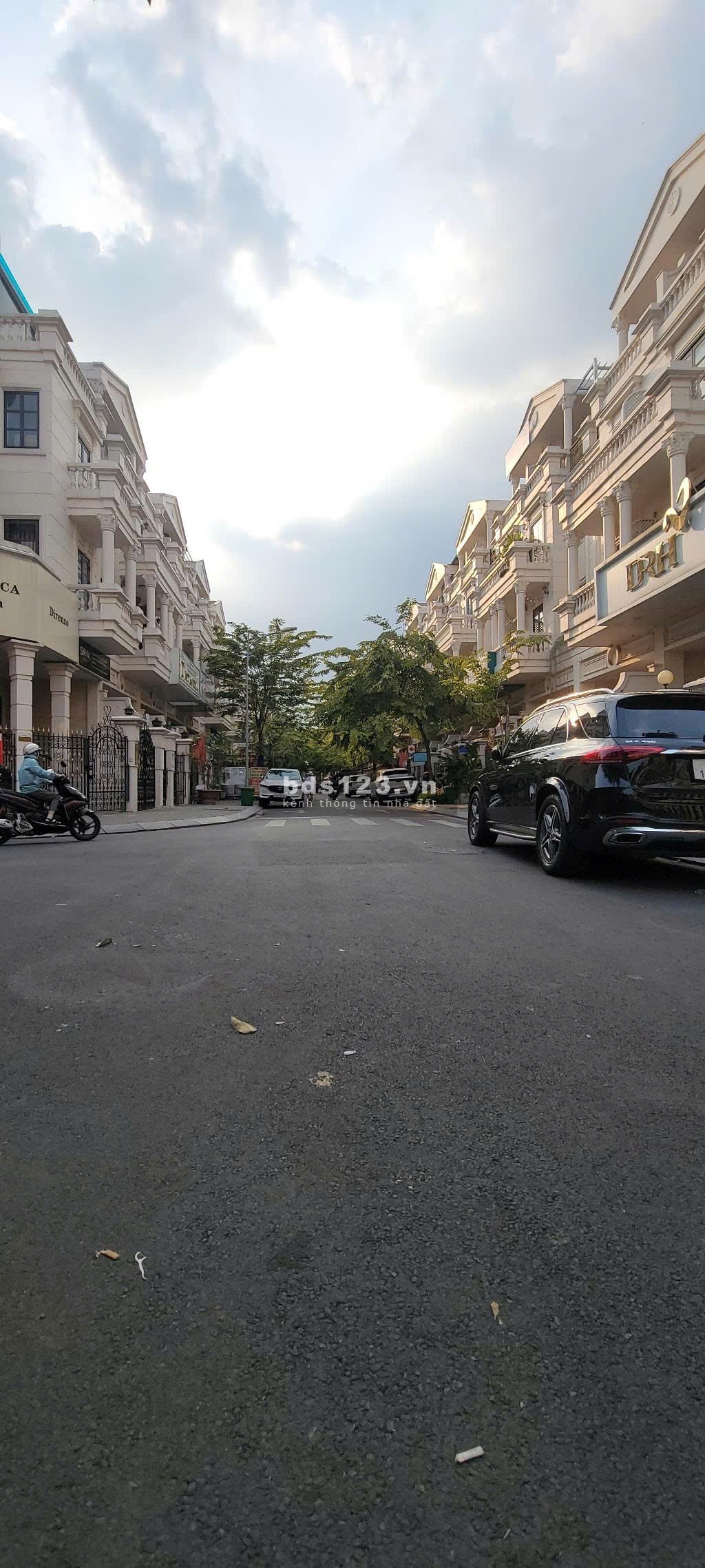 Bán nhà MT lô biên, 2 MT thoáng, 5 tầng hoàn công, sổ hồng riêng cực hiếm trong tầm giá