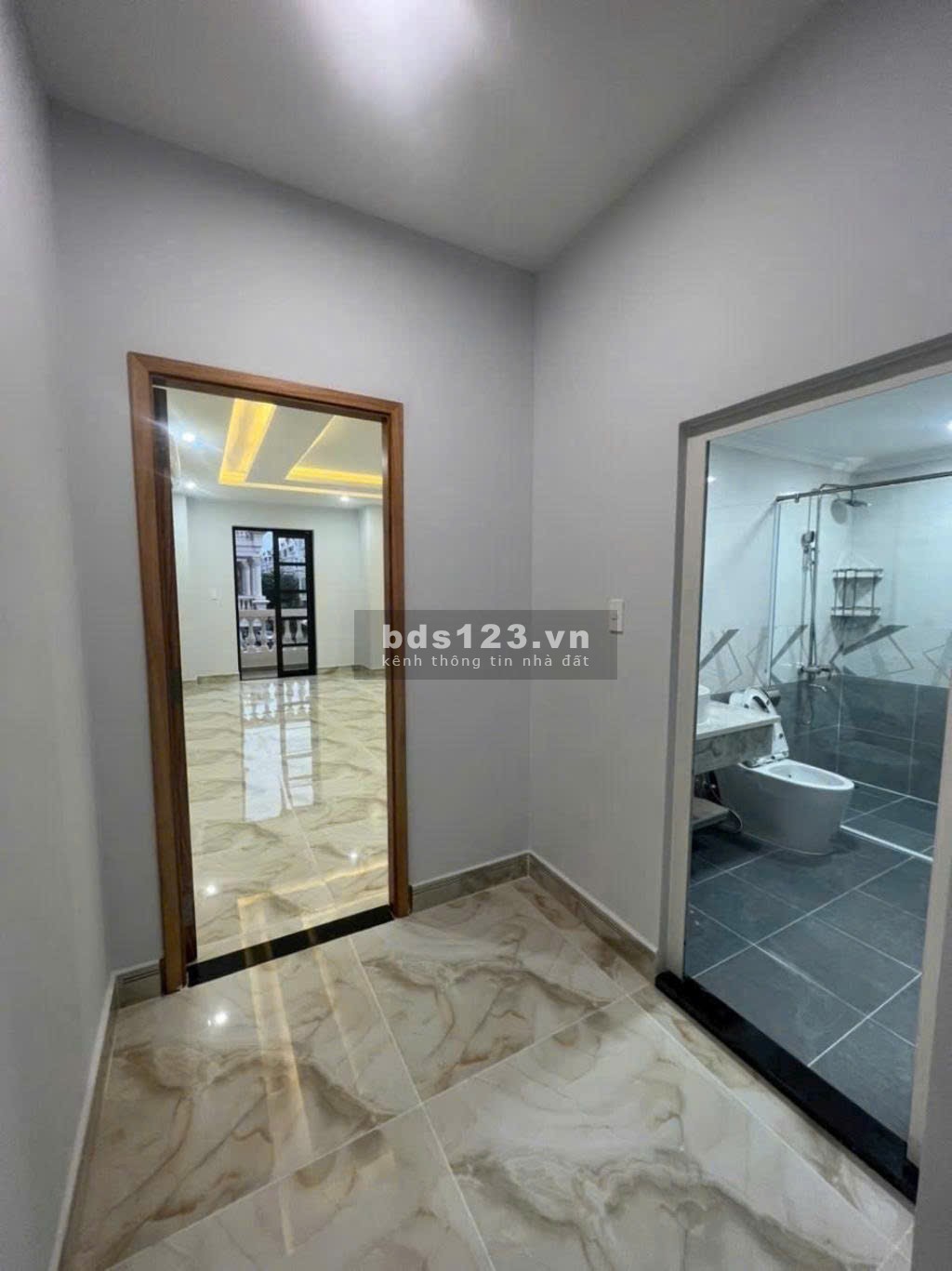 Bán nhà MT lô biên, 2 MT thoáng, 5 tầng hoàn công, sổ hồng riêng cực hiếm trong tầm giá