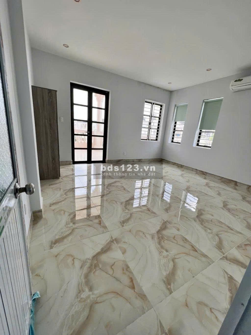 Bán nhà MT lô biên, 2 MT thoáng, 5 tầng hoàn công, sổ hồng riêng cực hiếm trong tầm giá