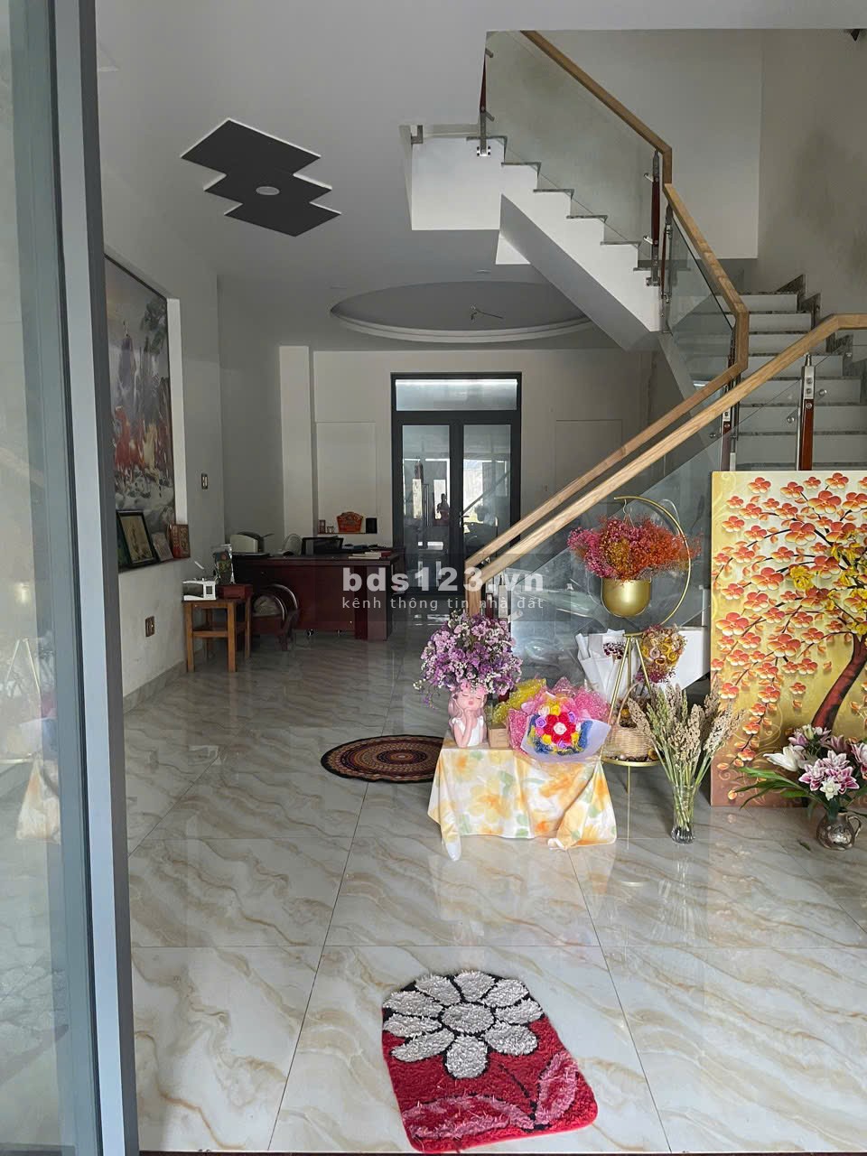 Bán Nhà 1 trệt 3 lầu, khu dân cư lớn giá 8t8