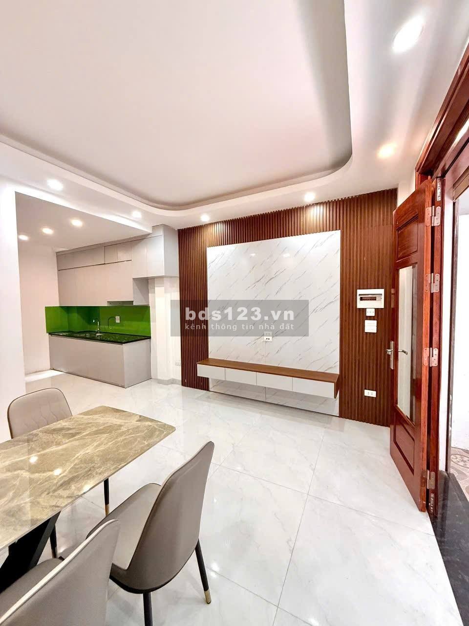 Nhà 6 Tầng Thang Máy – Gần Hồ Văn Chương – Mặt Tiền Đẹp – Nở Hậu – Ngõ Nông – Hai Thoáng