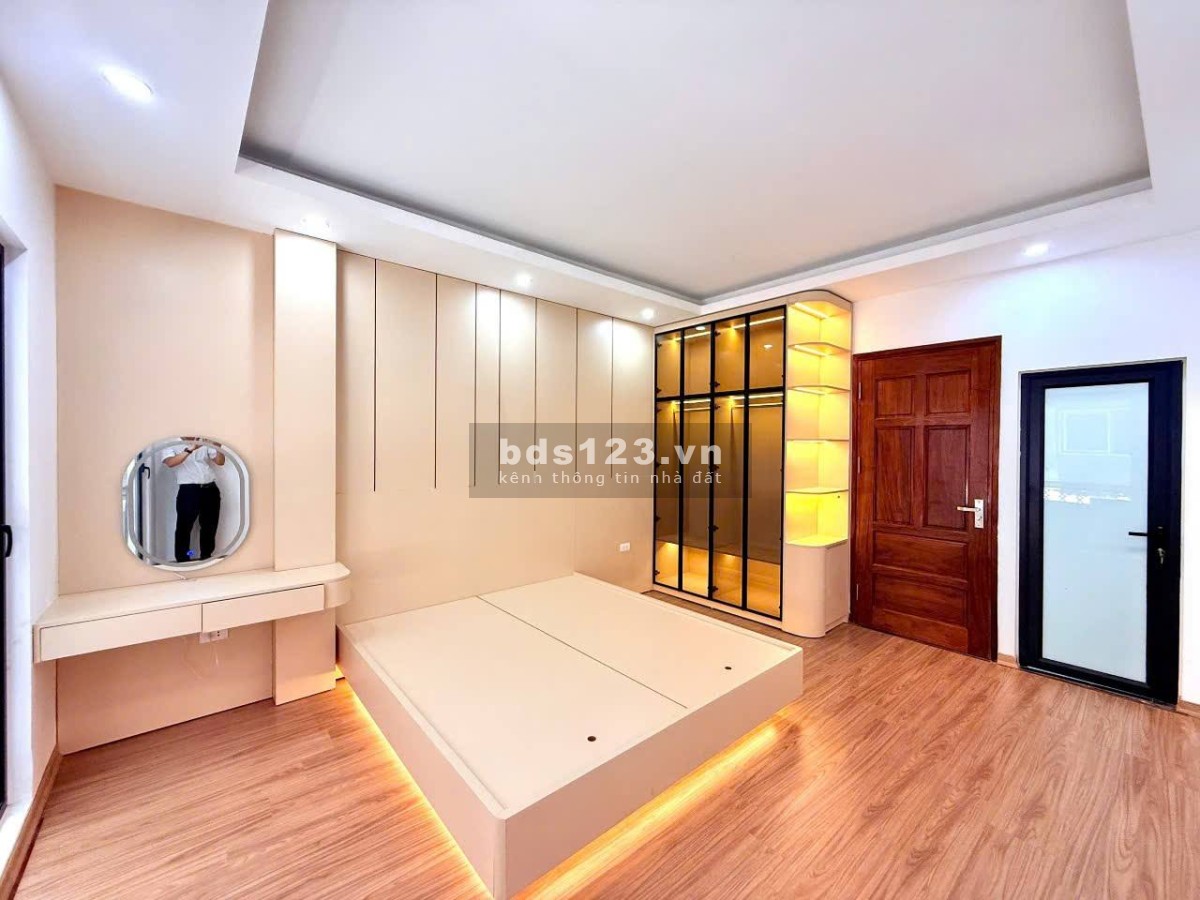 Nhà 6 Tầng Thang Máy – Gần Hồ Văn Chương – Mặt Tiền Đẹp – Nở Hậu – Ngõ Nông – Hai Thoáng