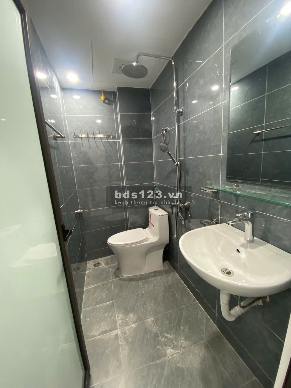 Nhà xây mới Đồng Mai (trong đê) DT 32m2*4T giá 3.25 tỷ, gần QL6, Ôtô đỗ gần nhà. Sổ vuông đẹp