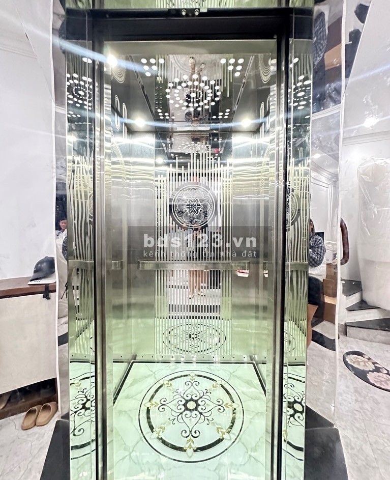 Bán nhà phố Hoàng Cầu - “Sang, xịn, mịn” - 7 tầng thang máy NK - 15,5 tỷ