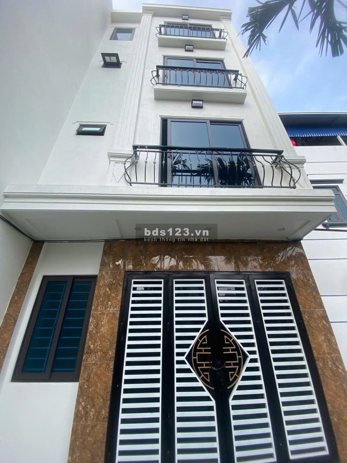 Nhà mới xây 40m² x 5 tầng - Nhà cách ga Nhổn tầm 800m.