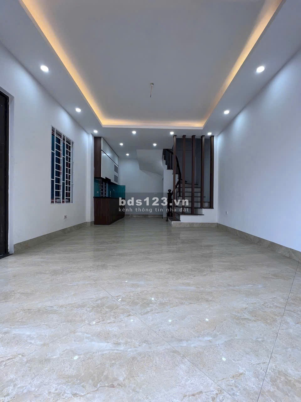 Nhà mới xây 40m² x 5 tầng - Nhà cách ga Nhổn tầm 800m.
