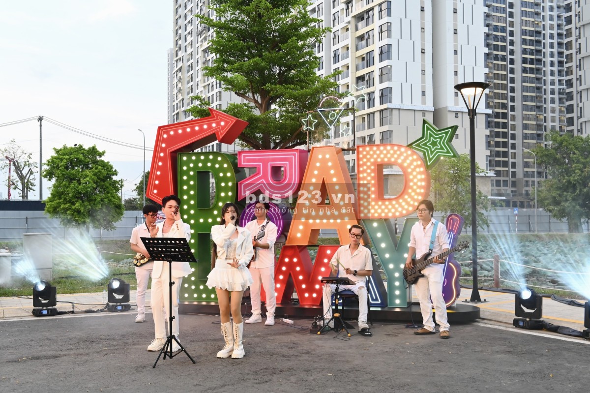 Cho thuê nhà phố vị trí đẹp mặt tiền trục chính vinhomes grand park đông đúc nhất