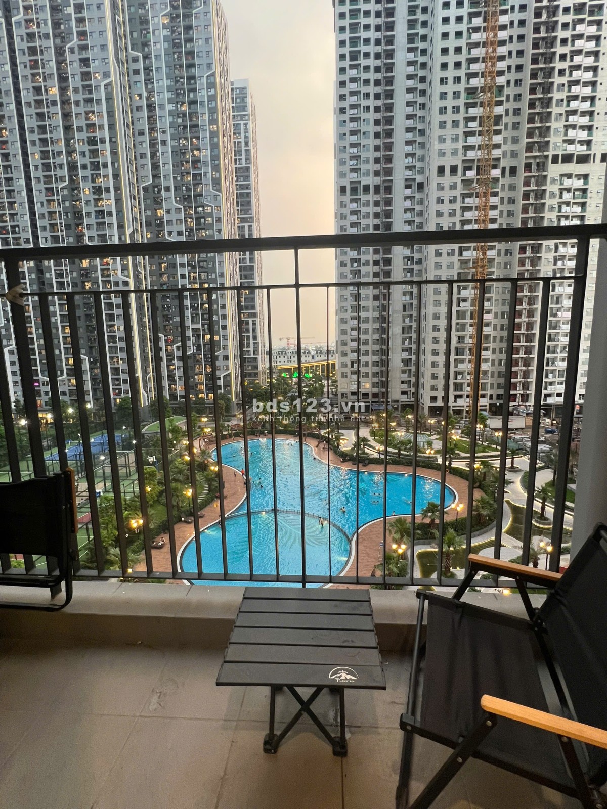 Bán Studio full đồ 25m2 view bể bơi toà GS1 giá đã bao gồm phí sang tên