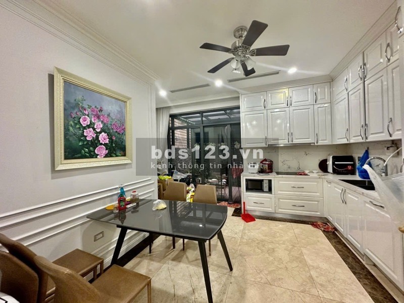 Bán liền kề nguyễn trãi, thanh xuân, tầng hầm, thang máy, 127m2, giá 30 tỉ