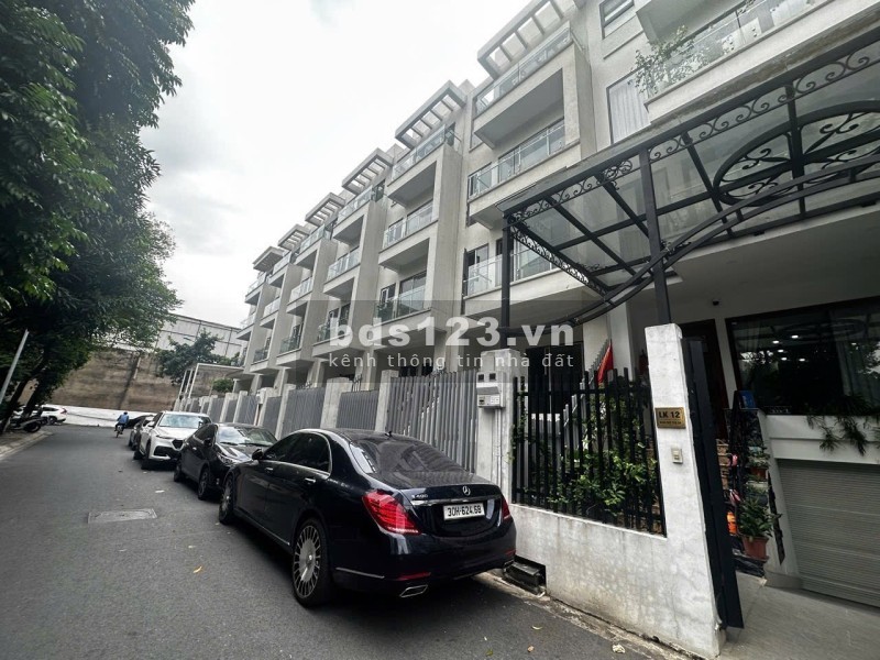 Bán liền kề nguyễn trãi, thanh xuân, tầng hầm, thang máy, 127m2, giá 30 tỉ