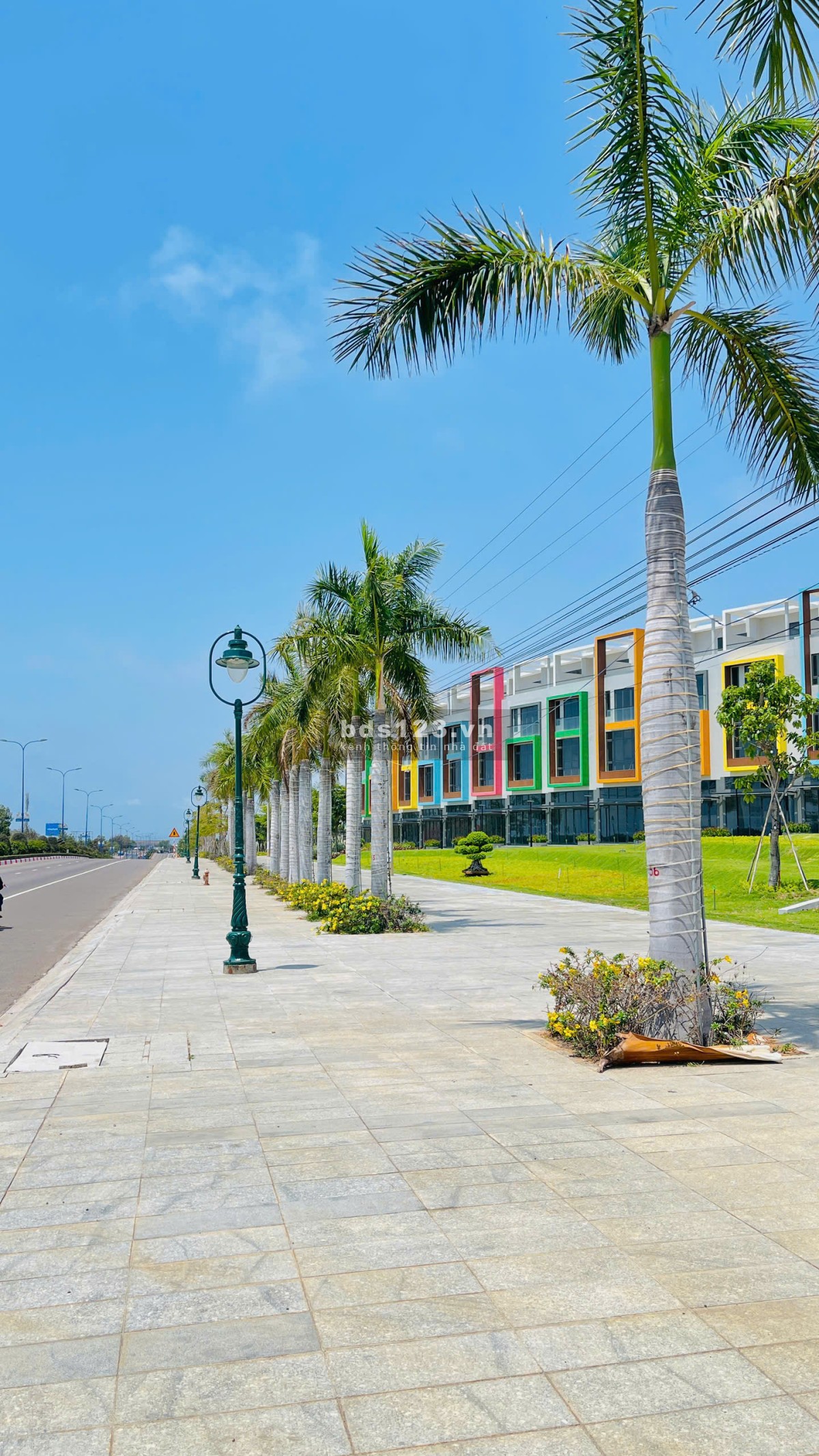 Chính chủ cần bán căn nhà phố thương mại mặt tiền Võ Nguyên Giáp - gần Sungroup Mũi Né
