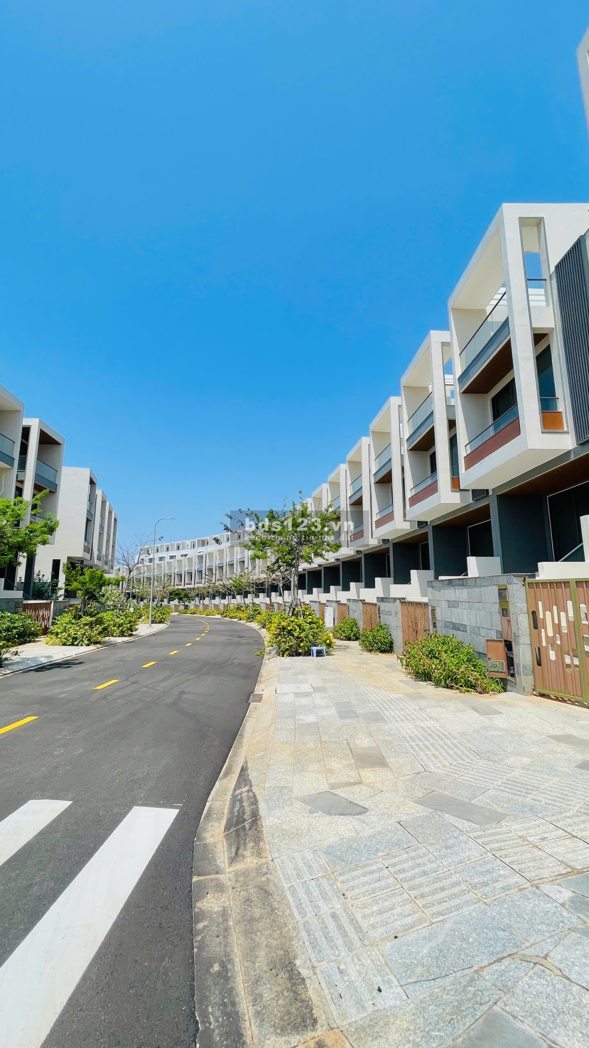 Chính chủ cần bán căn nhà phố thương mại mặt tiền Võ Nguyên Giáp - gần Sungroup Mũi Né