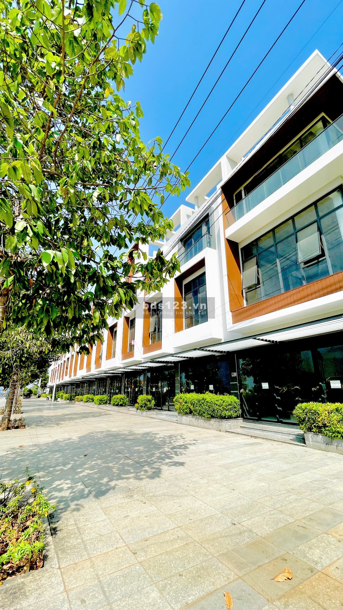 Chính chủ cần bán căn nhà phố thương mại mặt tiền Võ Nguyên Giáp - gần Sungroup Mũi Né
