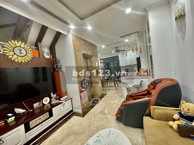 Bán liền kề nguyễn trãi, thanh xuân, tầng hầm, thang máy, 127m2, giá 30 tỉ