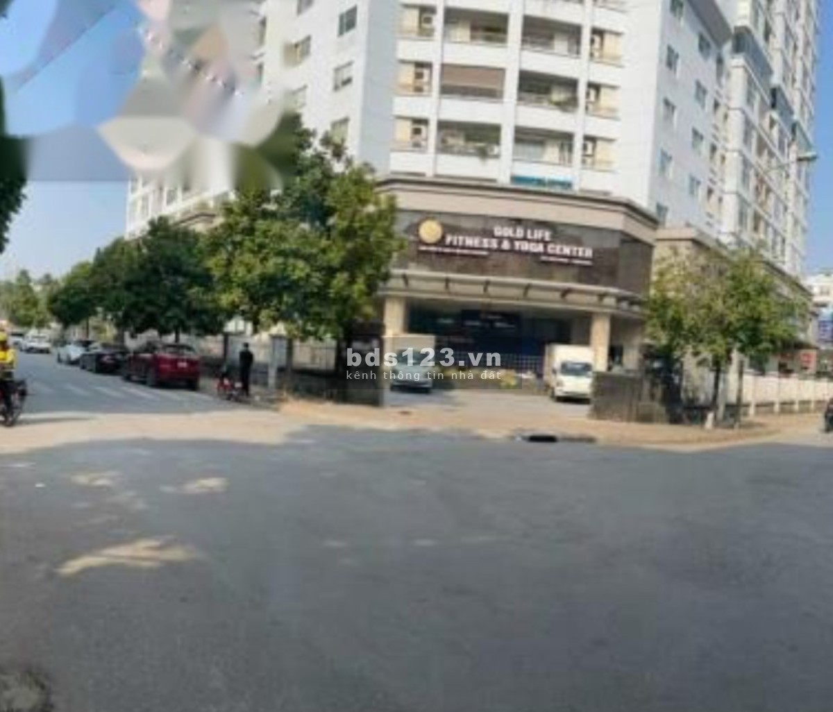 nhà cấp 4, sổ đỏt 60mng,Đông Nam,hai mặt thoáng,đường rộng 2.8m ô tô vào nhà