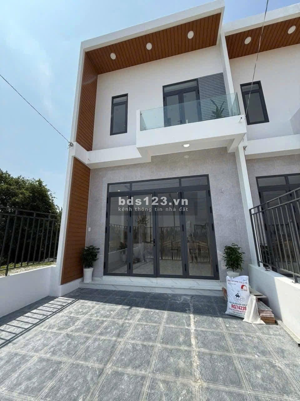 Chỉ 1 Tỷ – Dọn Vào Ở Ngay Căn Nhà Đẹp Ngay Phố Thương Mại Cần Đước