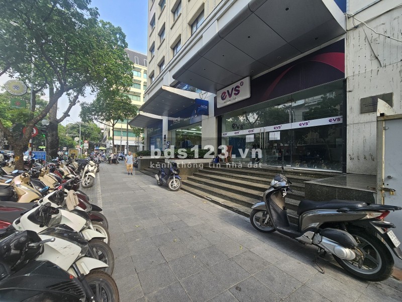 Bán toà văn phòng phố Bà Triệu, P.Tràng Thi, Q.Hoàn kiếm, 2 mặt phố, lô góc, giá 750 tỉ