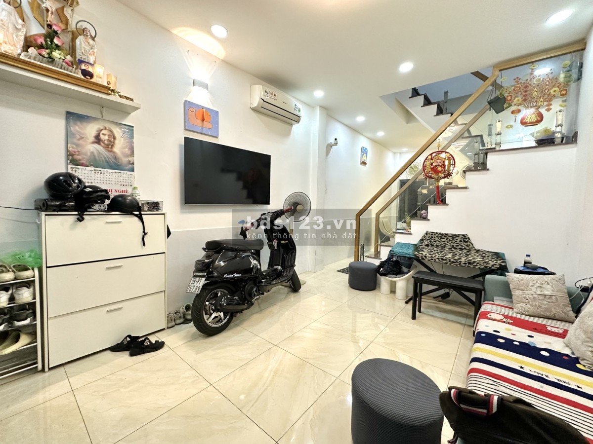 Hiếm: giáp quận 1, oto ngủ trong nhà chỉ hơn 7T. Hxh khu vực này rất ít khi dưới 8