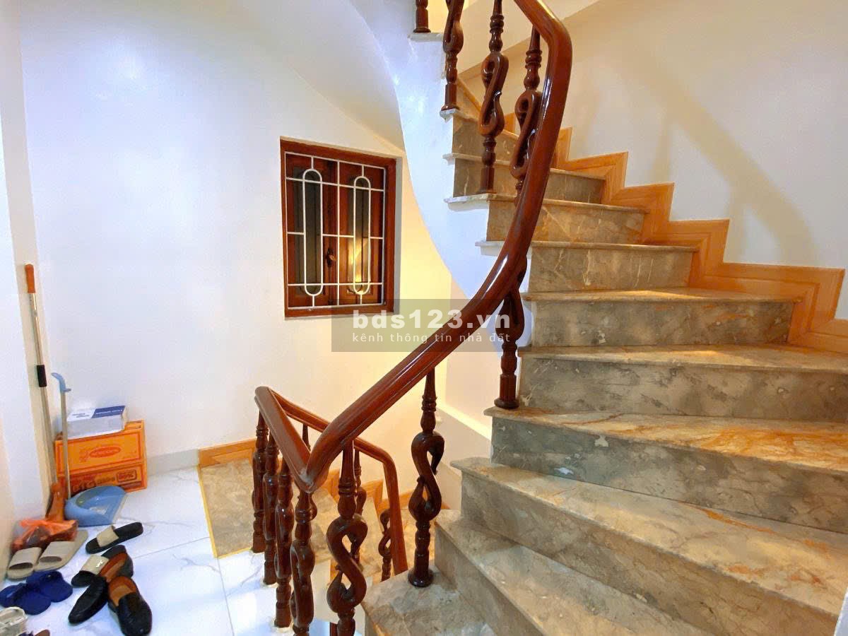 Mặt ngõ, ô tô tránh – Vỉa hè – Thoáng trước sau – Kinh doanh đỉnh – Vài bước ra phố – Ở sướng.
