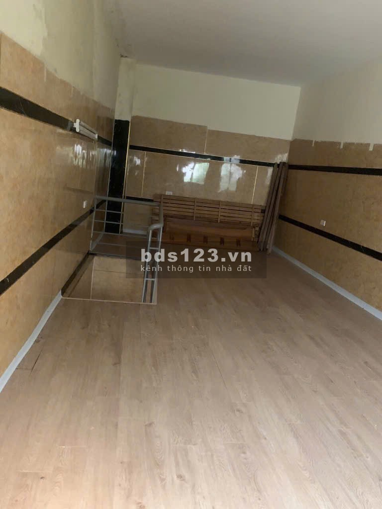 Bán nhà đẹp – Phố Yên Phụ, Tây Hồ – Nhà 2 tầng, mặt tiền gần 8m – Ngõ xe SH quay đầu