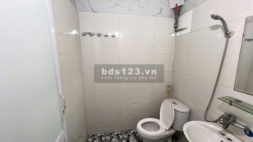 Bán nhà đẹp – Phố Yên Phụ, Tây Hồ – Nhà 2 tầng, mặt tiền gần 8m – Ngõ xe SH quay đầu