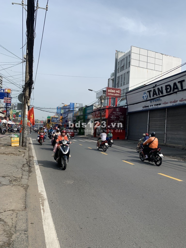 Mặt tiền Lê Văn Việt, gần ngã tư Thủ Đức – Ngang 16,2m – Dòng tiền 150 triệu/tháng – 870m² – 201 tỷ