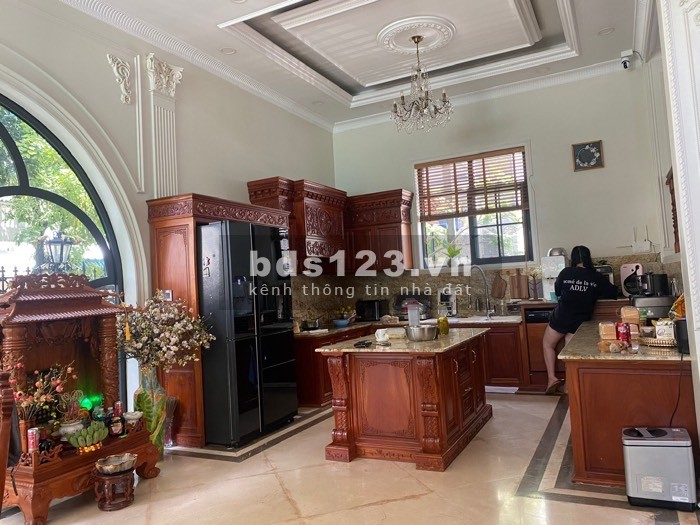 Mặt tiền Lê Văn Việt, gần ngã tư Thủ Đức – Ngang 16,2m – Dòng tiền 150 triệu/tháng – 870m² – 201 tỷ