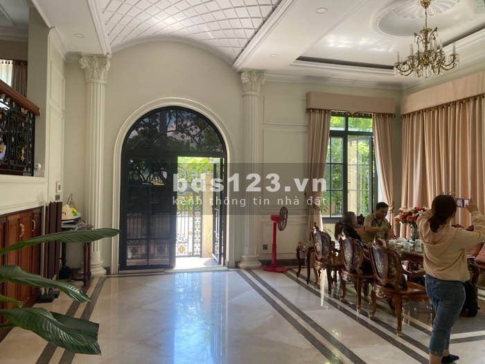 Mặt tiền Lê Văn Việt, gần ngã tư Thủ Đức – Ngang 16,2m – Dòng tiền 150 triệu/tháng – 870m² – 201 tỷ