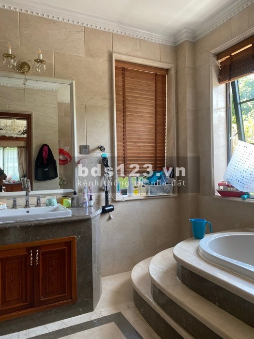 Mặt tiền Lê Văn Việt, gần ngã tư Thủ Đức – Ngang 16,2m – Dòng tiền 150 triệu/tháng – 870m² – 201 tỷ