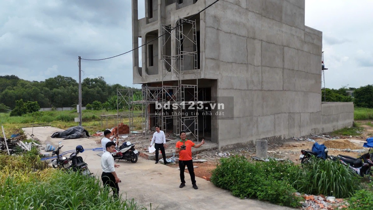 Lô Đất 120m² Ngay Trung Tâm Tương Bình Hiệp, Giá Tốt, Có Sổ Sẵn
