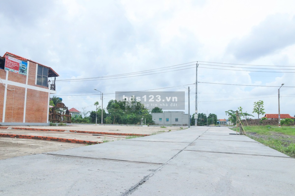 Bán đất mặt tiền Trương Định, trung tâm thị trấn Cần Đước, SHR ODT, công chứng ngay
