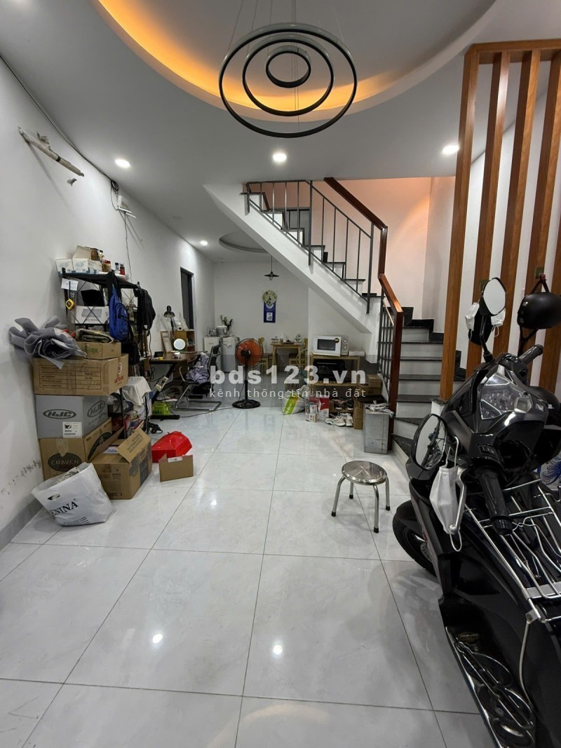 Chủ nhờ bán gấp căn nhà Vị trí đẹp đường Nguyễn Văn Công