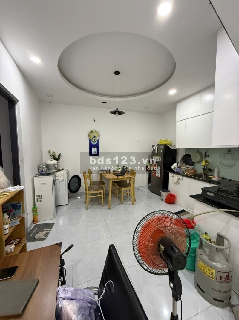 Chủ nhờ bán gấp căn nhà Vị trí đẹp đường Nguyễn Văn Công