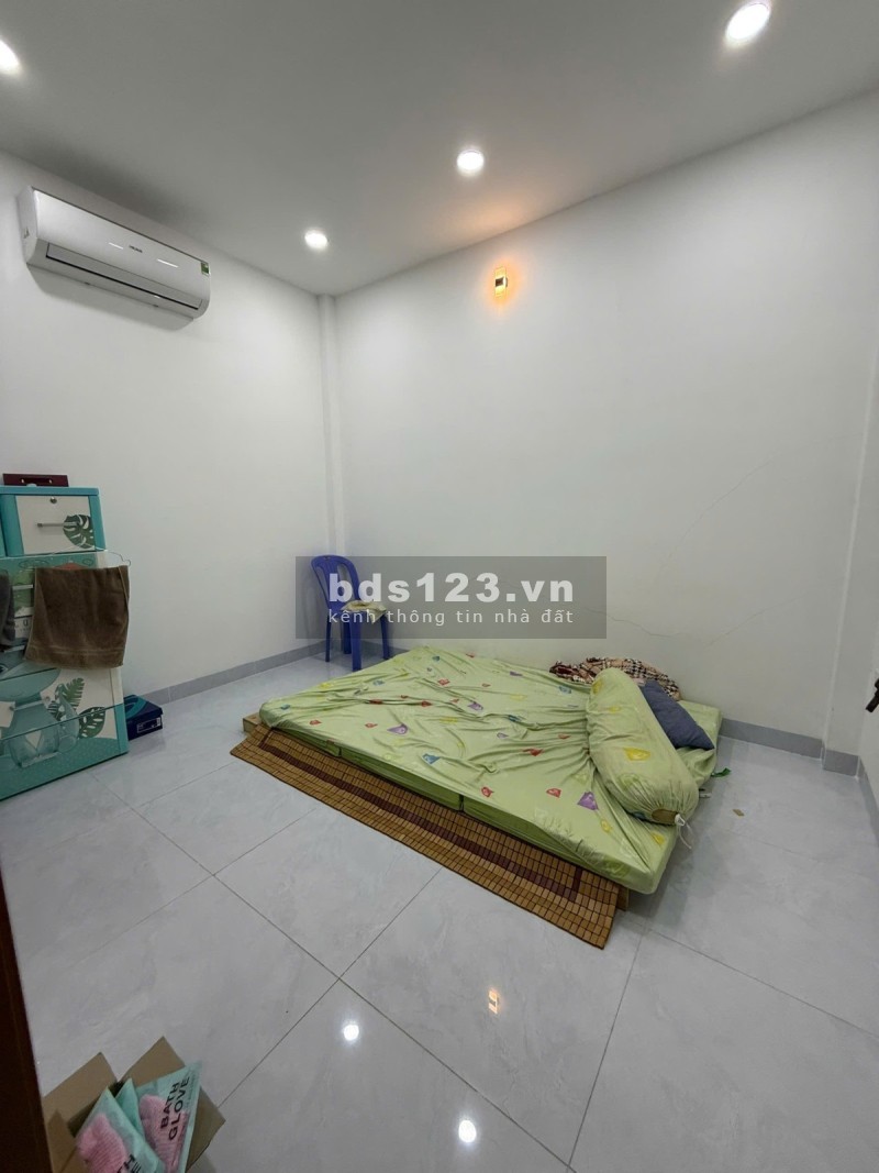 Chủ nhờ bán gấp căn nhà Vị trí đẹp đường Nguyễn Văn Công