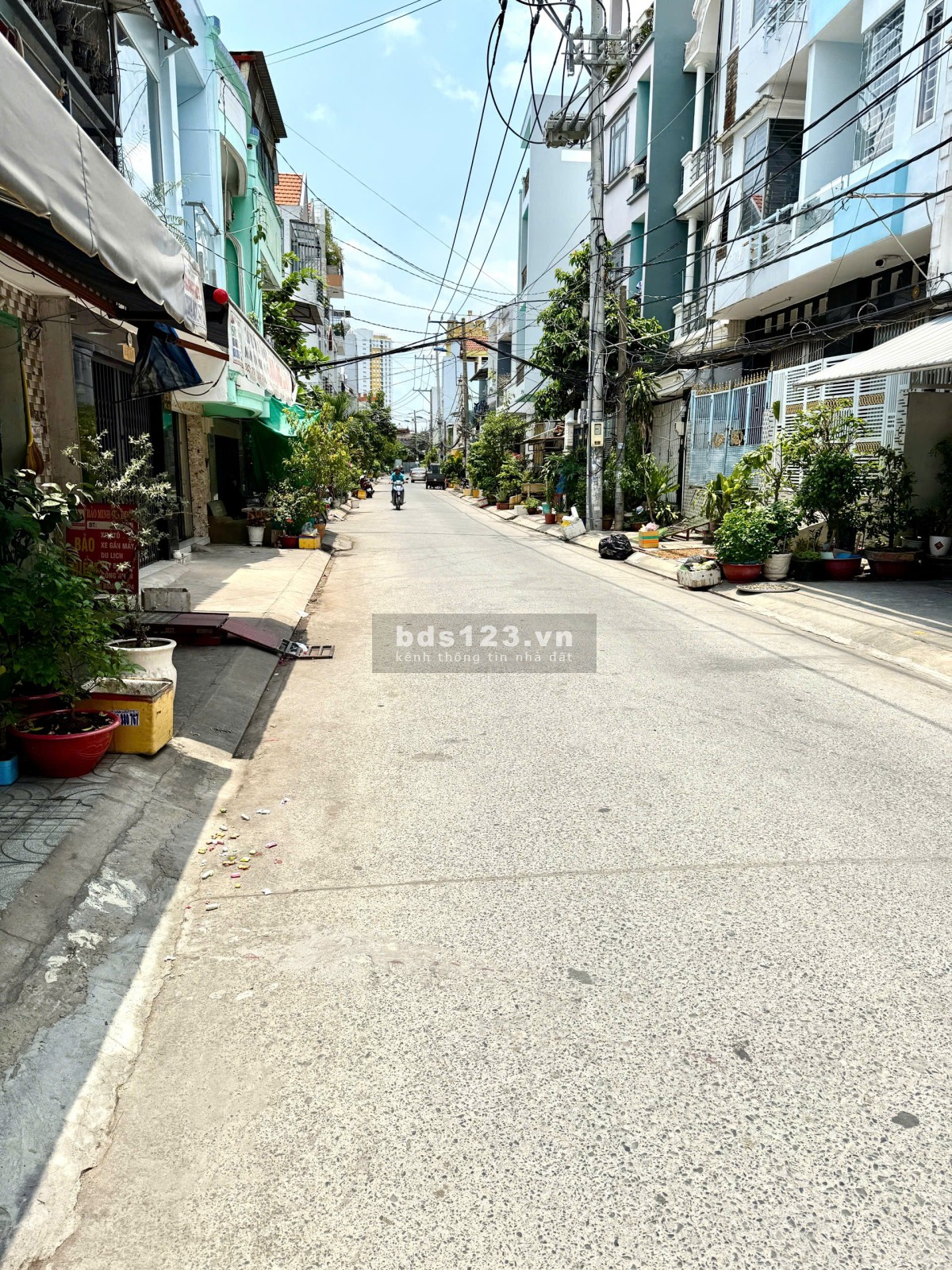 Cho thuê nhà Quận 8 (hẻm xe hơi đường Phú Định); 4x11m; 1 lầu; 2PN; 2WC; NT cơ bản; 10 triệu/tháng