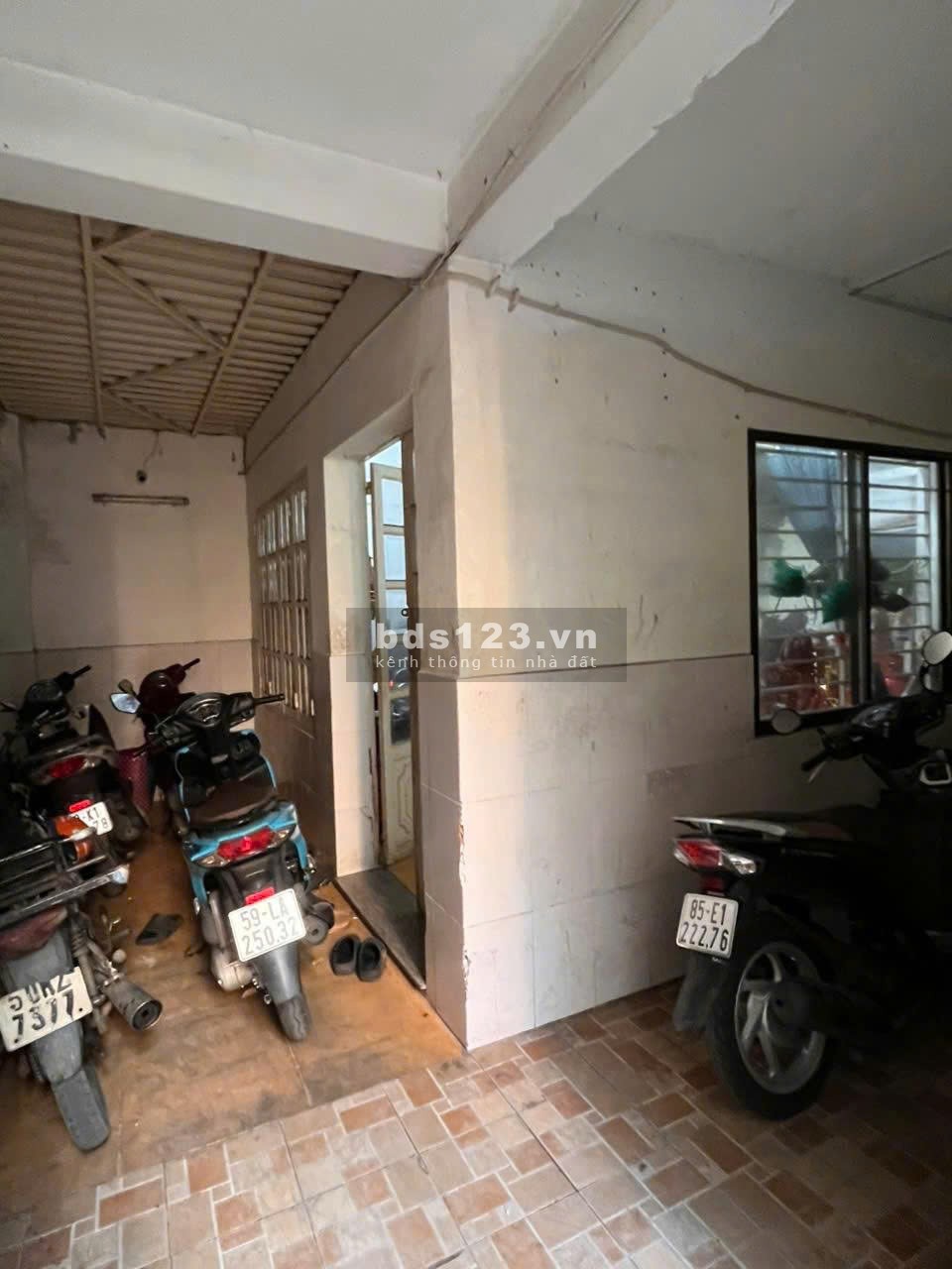Nhà kiên cố cần bán ở Tân Phú, đang làm CHDV, 3 tầng, 7PN, DTSD 280m2