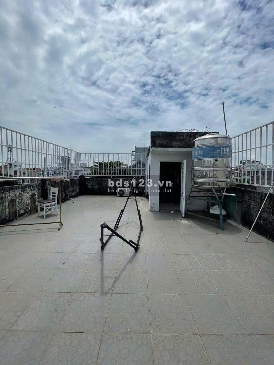 Nhà kiên cố cần bán ở Tân Phú, đang làm CHDV, 3 tầng, 7PN, DTSD 280m2