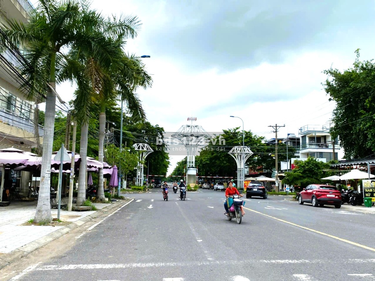 Bán lô đất đẹp KĐT Đông Tăng Long, 358m2 vuông vức, sổ riêng thổ cư, gần chợ, chỉ 13.8tỷ!