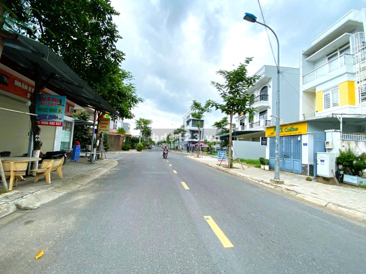 Bán lô đất đẹp KĐT Đông Tăng Long, 358m2 vuông vức, sổ riêng thổ cư, gần chợ, chỉ 13.8tỷ!