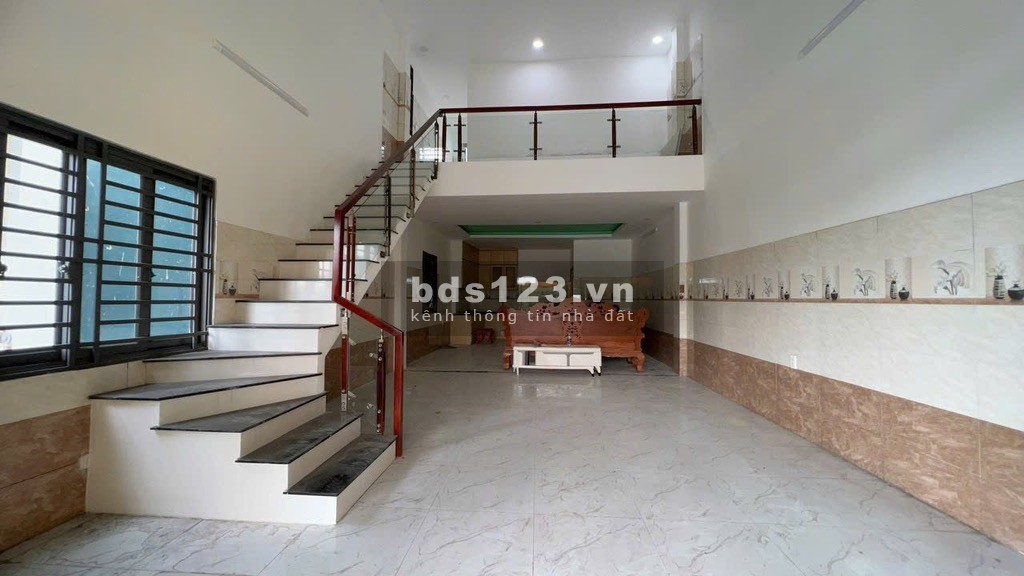 Nhà MT Xa Lộ Hà Nội - Kinh doanh ngay chợ Nam Cao - Sẵn dòng tiền 12Tr/tháng - Tổng DT hơn 100m²!