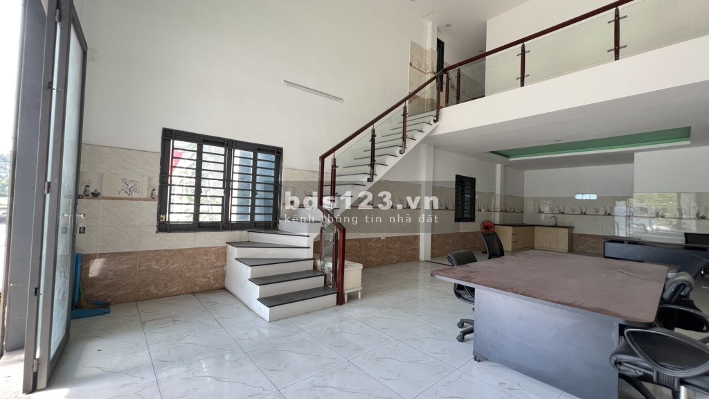 Nhà MT Xa Lộ Hà Nội - Kinh doanh ngay chợ Nam Cao - Sẵn dòng tiền 12Tr/tháng - Tổng DT hơn 100m²!