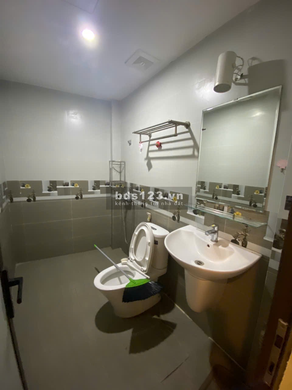 Cho thuê Căn hộ dịch vụ giá rẻ tầng 3 View thoáng tại Ngõ 294 Kim Mã, Ba Đình. Chỉ 8tr
