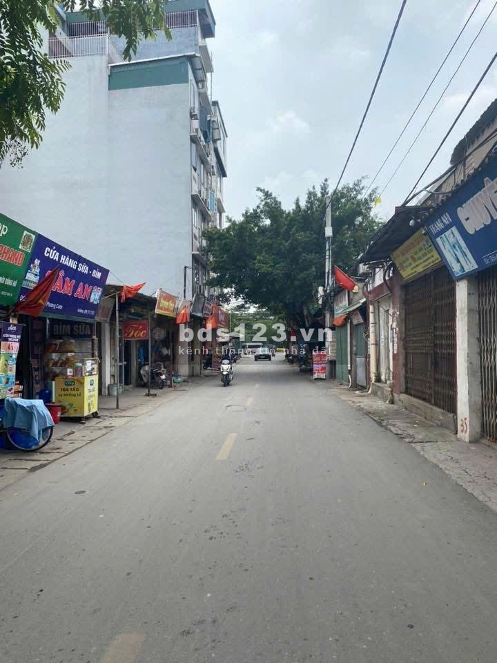 Đại Tự - Kim Chung - Ôtô Đỗ Gần - Hàng Xóm Khu Đô Thị. Dt: 30m - 5 Tầng - Lh: 0973027807