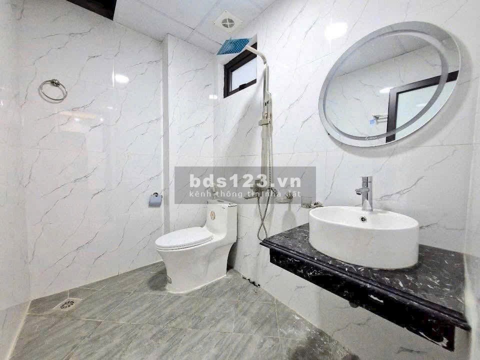 Đại Tự - Kim Chung - Ôtô Đỗ Gần - Hàng Xóm Khu Đô Thị. Dt: 30m - 5 Tầng - Lh: 0973027807